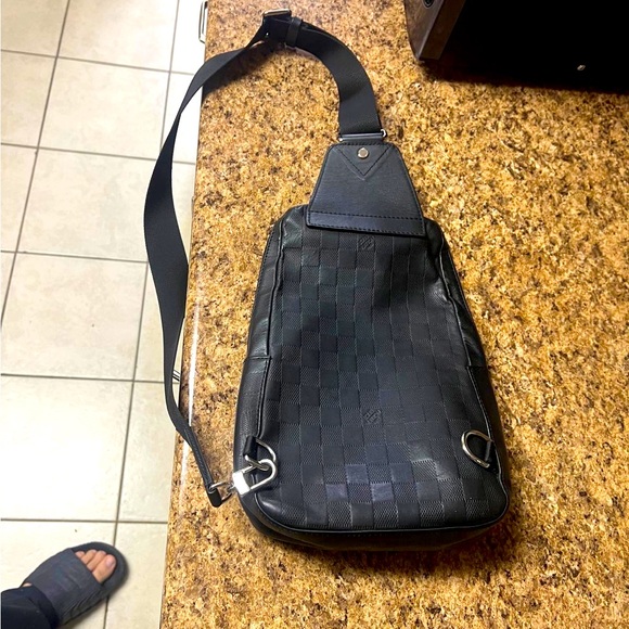 COPY - LOUIS VUITTON ,ORIGINAL MEN SLING BAG - Picture 6 of 15